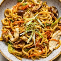 Yakiudon pollo y verduras